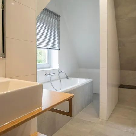 Near Groote Keeten فيلة