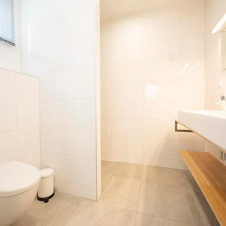 Near Groote Keeten فيلة *